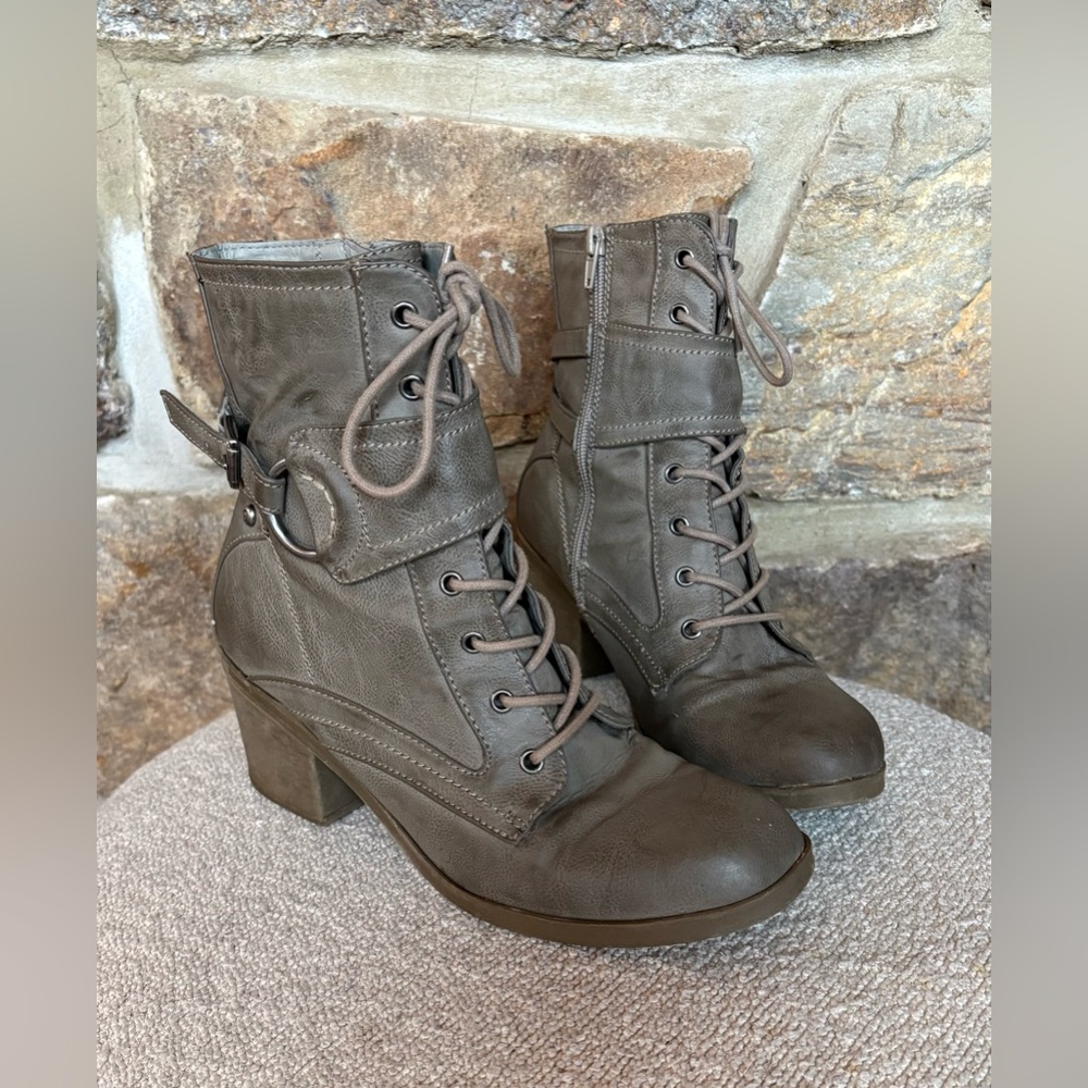 G BY GUESS WOMEN’S BOOTS
